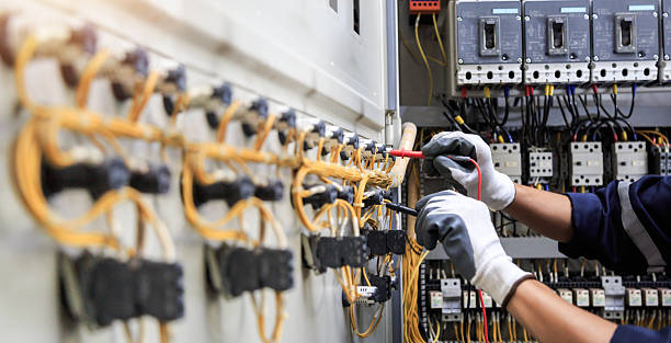 Professional Electrician technician working in Roselle, IL